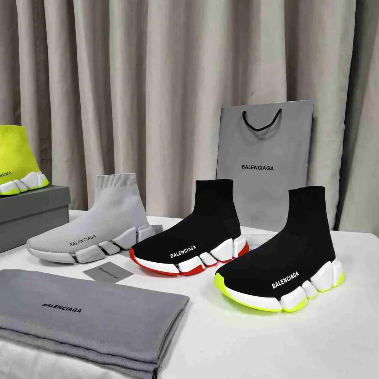 Balenciaga Speedcat Noir Jaune Chaussure à Collet de Chaussette Upper Tricoté Semelle Bloc Segmentée Lifestyle Sneakers 2