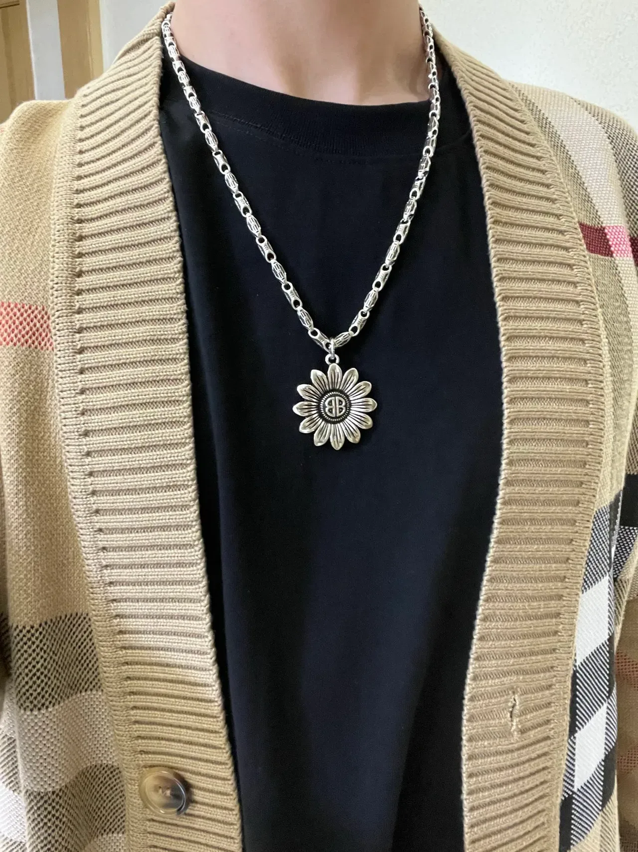 Balenciaga pendentif tournesol collier ton argenté 5