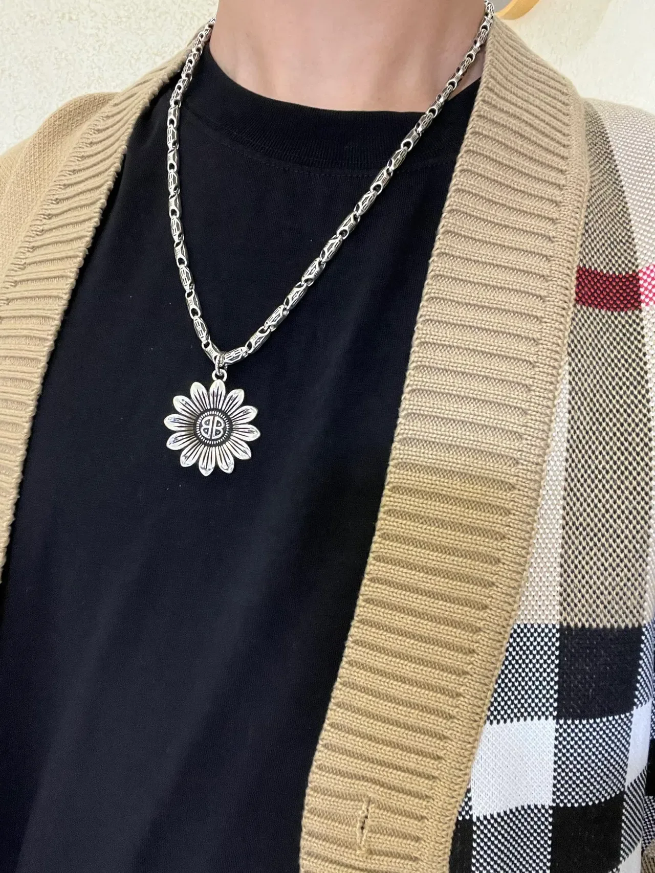 Balenciaga pendentif tournesol collier ton argenté 8