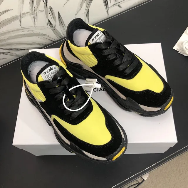 Balenciaga Triple S Preto e Amarelo Tênis Chunky 2