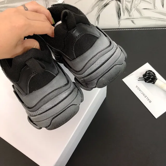 Balenciaga Triple S Sneakers Chunky Noires 4