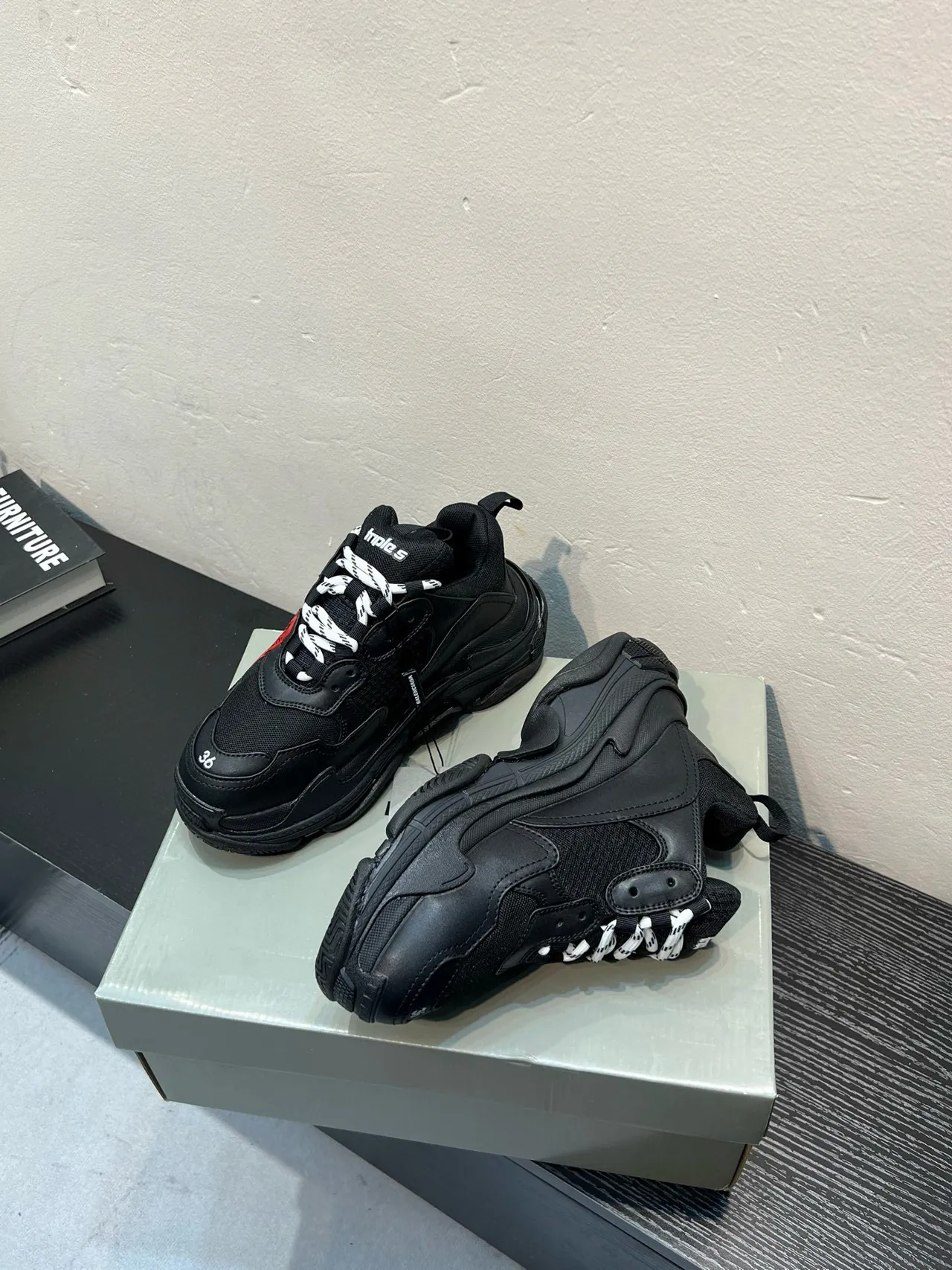 Balenciaga Triple S Chaussures Noires Rouges Ruban d'Avertissement Épaisses 3