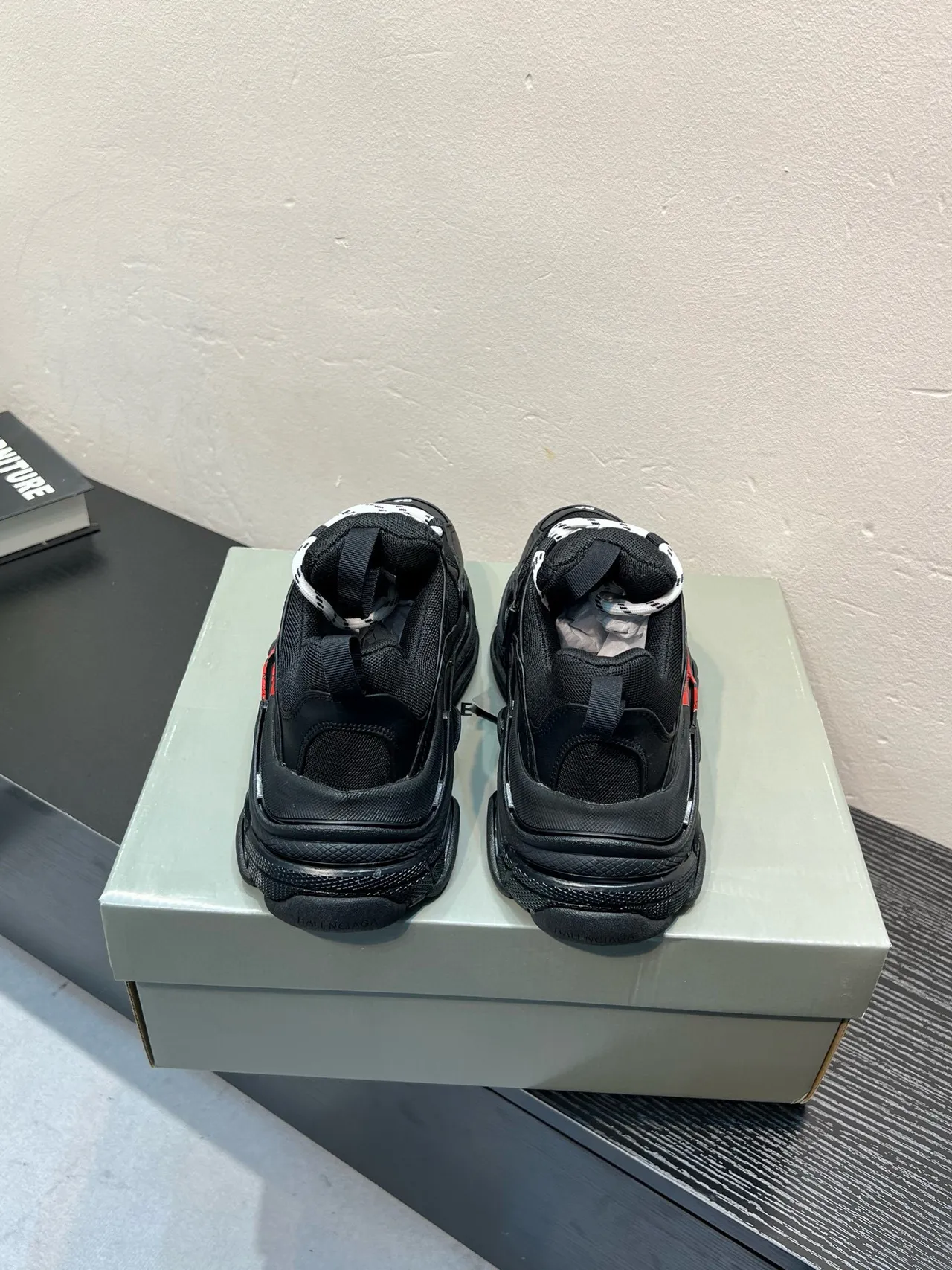 Balenciaga Triple S Chaussures Noires Rouges Ruban d'Avertissement Épaisses 5