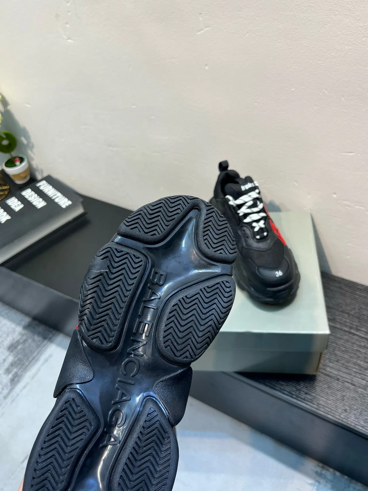 Balenciaga Triple S Chaussures Noires Rouges Ruban d'Avertissement Épaisses 7