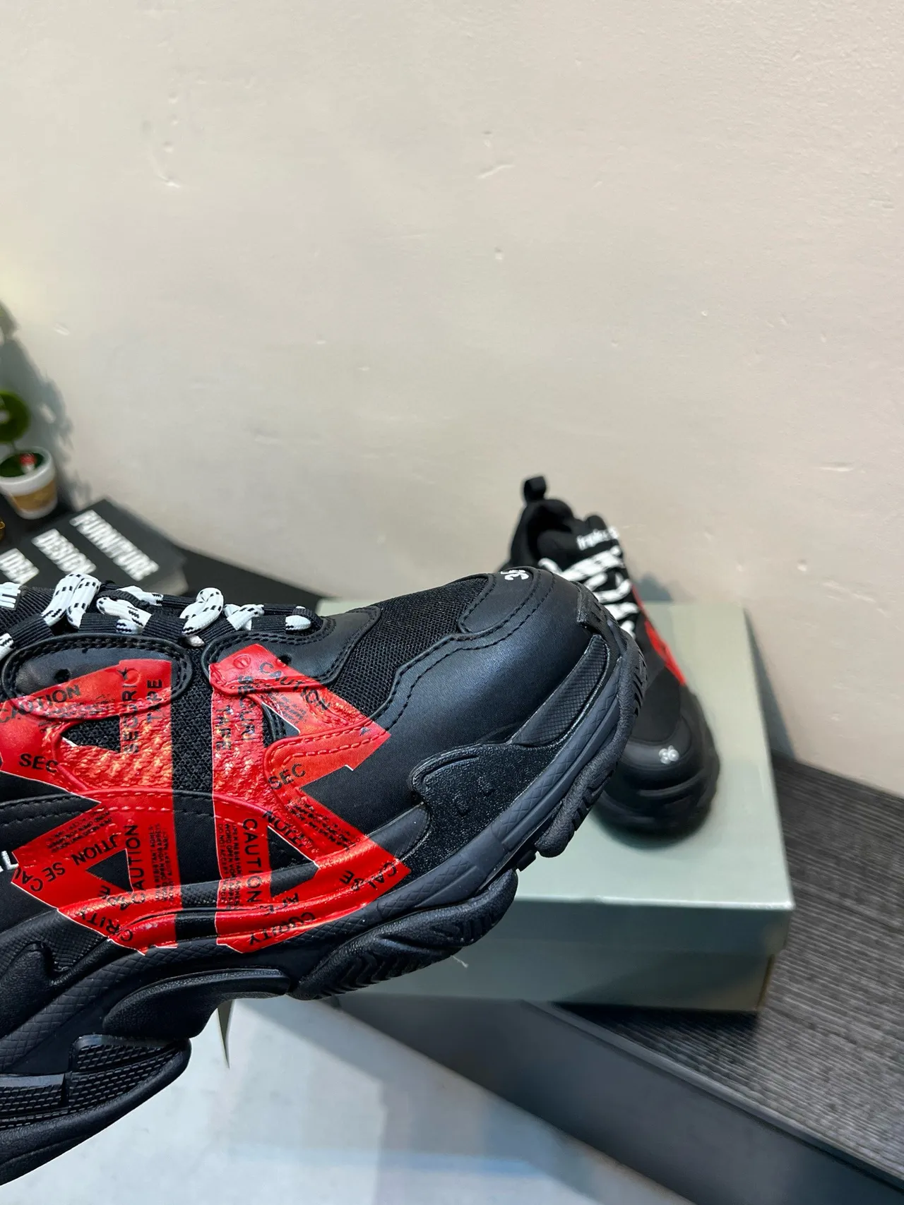 Balenciaga Triple S Chaussures Noires Rouges Ruban d'Avertissement Épaisses 8