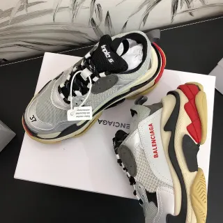 Balenciaga Triple S رمادي أبيض أحمر أسود حذاء رياضي سميك