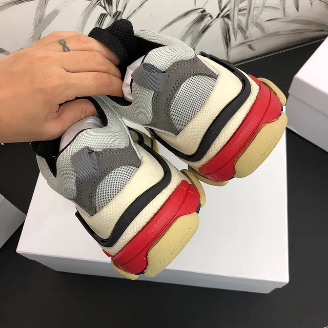 Balenciaga Triple S Gris Blanc Rouge Noir baskets chunky 3