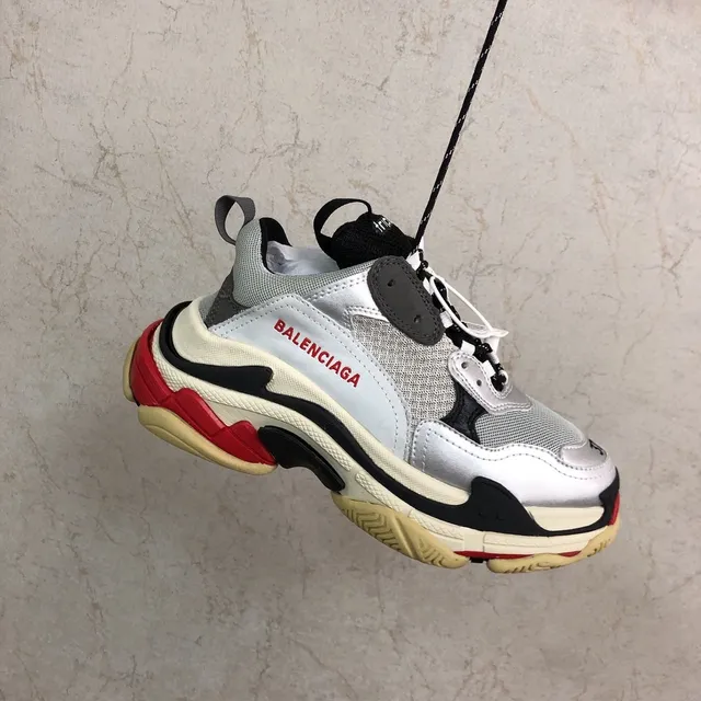 Balenciaga Triple S Gris Blanc Rouge Noir baskets chunky 5