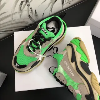 Balenciaga Triple S تشونكي سنيكرز نيون أخضر بيج أسود