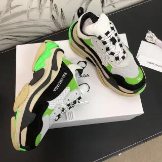 Balenciaga Triple S حذاء رياضي سميك باللون الأخضر النيون والأسود والأبيض