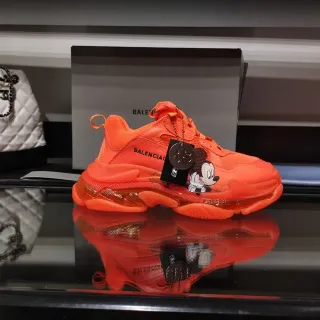 Balenciaga Triple S برتقالي شفاف oversize silhouette نعل متعدد الطبقات سميك أحذية رياضية