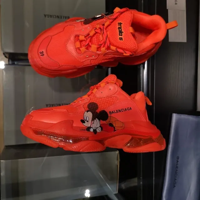 Balenciaga Triple S baskets chunky orange transparent silhouette oversized semelle multicouche 3