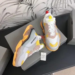 Balenciaga Triple S حذاء رياضي أبيض أصفر بيج سميك