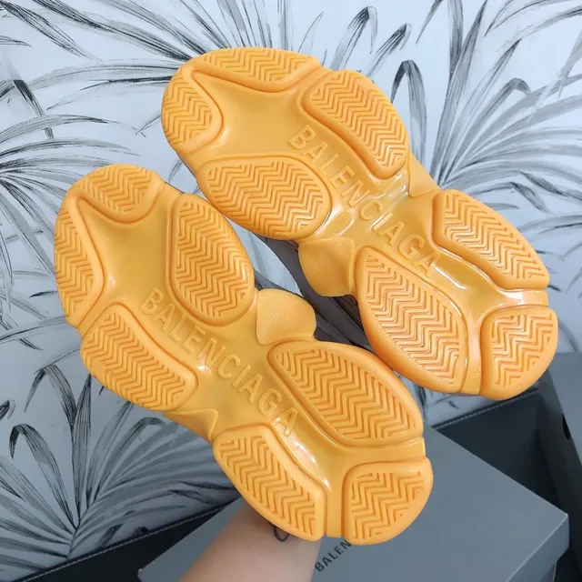Balenciaga Triple S sneakers blanches jaunes beiges chunky 3