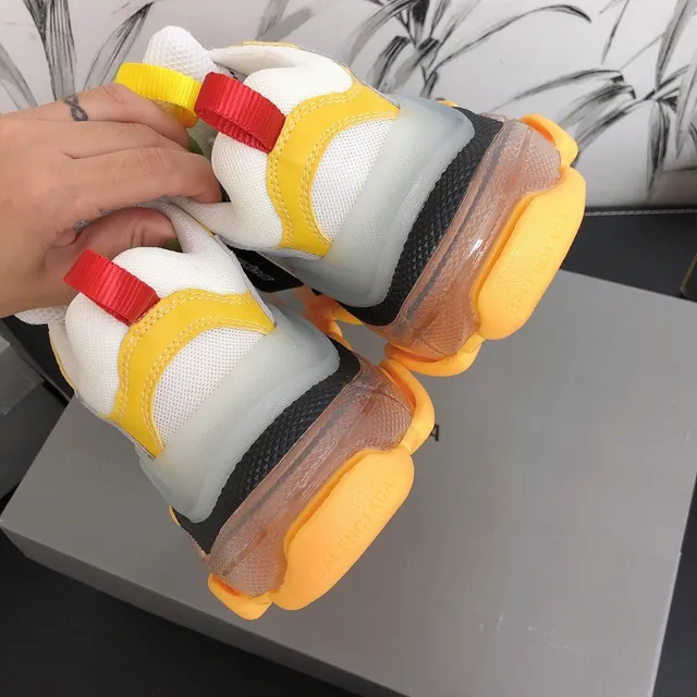 Balenciaga Triple S sneakers blanches jaunes beiges chunky 4