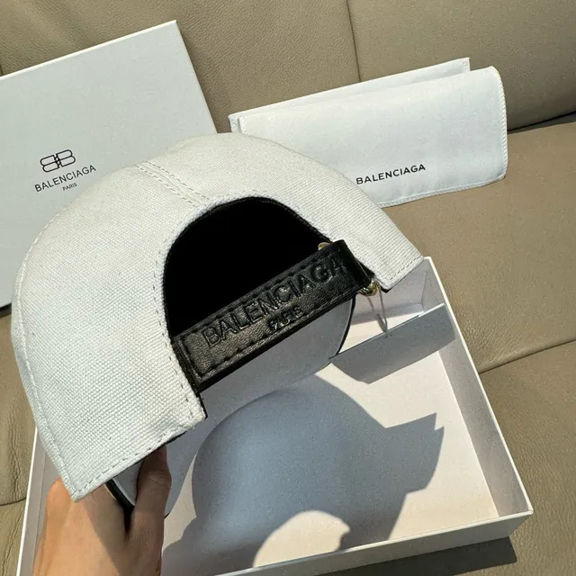 Balenciaga Casquette de baseball blanche et noire structurée à six panneaux avec logo brodé 4