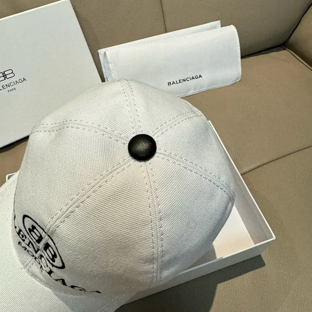 Balenciaga Casquette de baseball blanche et noire structurée à six panneaux avec logo brodé 5