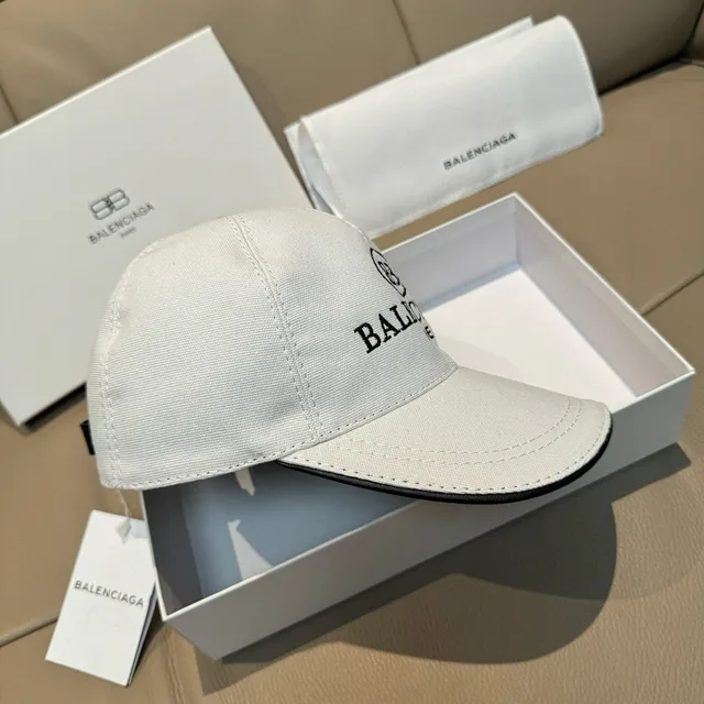Balenciaga Casquette de baseball blanche et noire structurée à six panneaux avec logo brodé 6