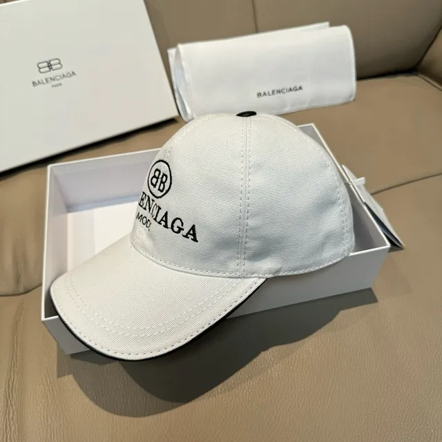 Balenciaga Casquette de baseball blanche et noire structurée à six panneaux avec logo brodé 7