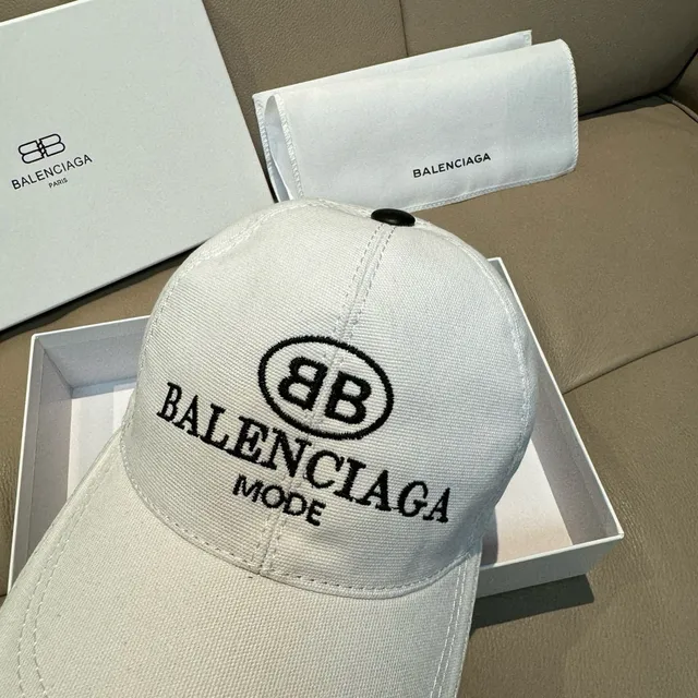 Balenciaga Casquette de baseball blanche et noire structurée à six panneaux avec logo brodé 8