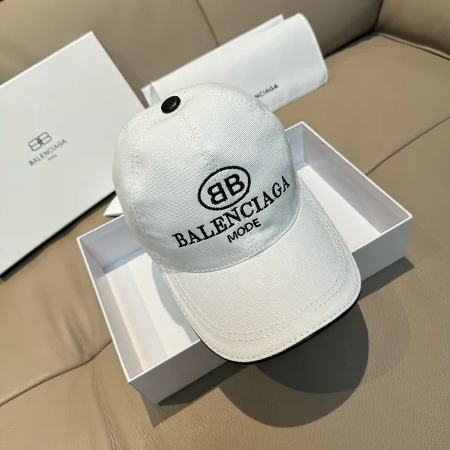 Balenciaga Casquette de baseball blanche et noire structurée à six panneaux avec logo brodé 9
