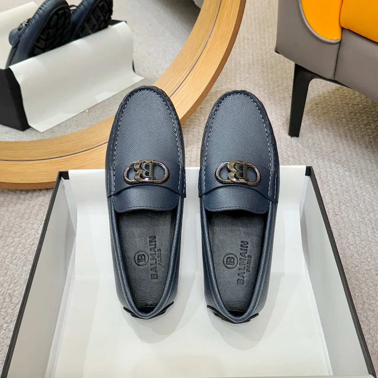 Balmain B-Bold नेवी ब्लू चमड़े के लोफर्स 2