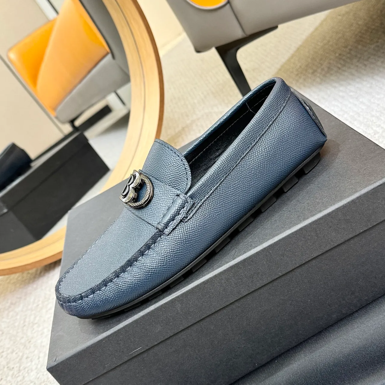 Balmain B-Bold नेवी ब्लू चमड़े के लोफर्स 6