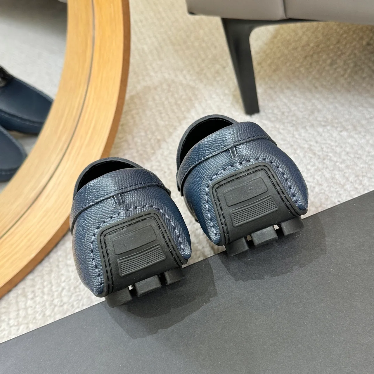 Balmain B-Bold नेवी ब्लू चमड़े के लोफर्स 9