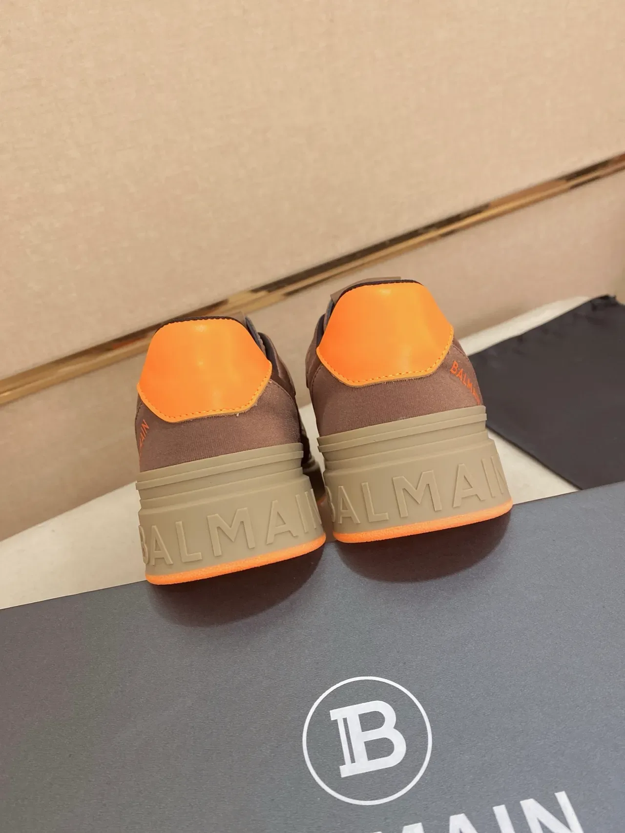 Balmain B-Court Sneakers Lifestyle Marron et Orange 3