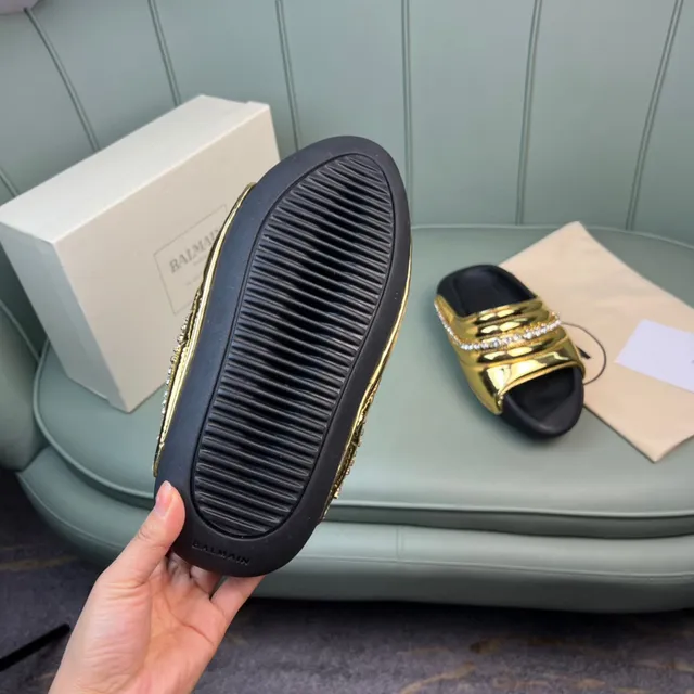 Balmain Zapatillas Doradas Negras Metálicas Cuero Patentado Cuiltadas con Correa Multicapa 2