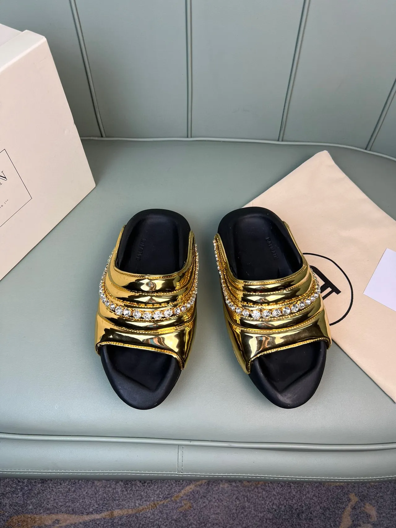 Balmain Zapatillas Doradas Negras Metálicas Cuero Patentado Cuiltadas con Correa Multicapa 9