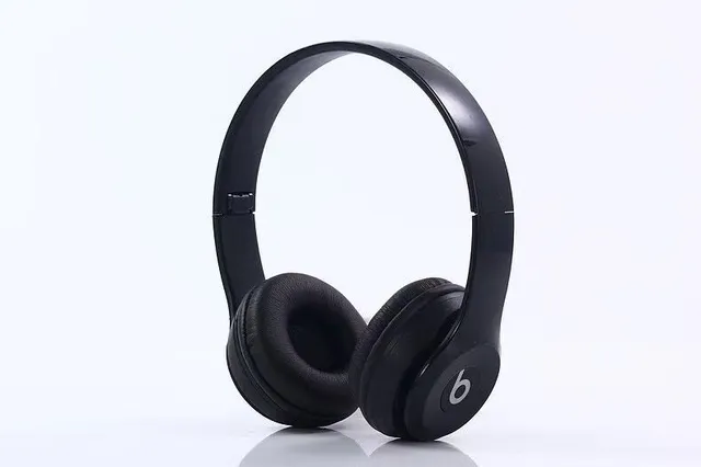 Beats Solo3 Special Edition Over-Ear Headphones 4