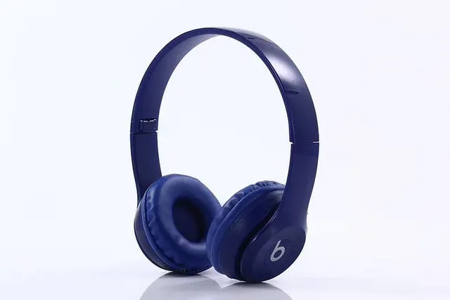 Beats Solo3 Special Edition Over-Ear Headphones 7