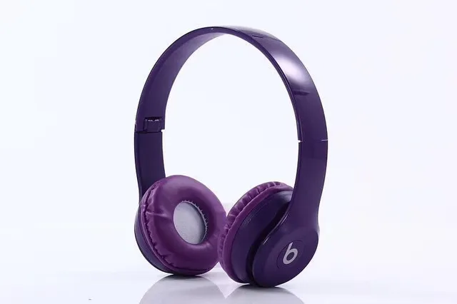Beats Solo3 Special Edition Over-Ear Headphones 9
