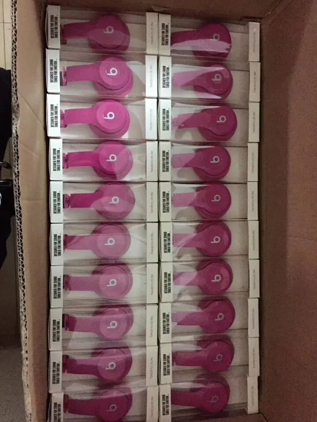 Beats Solo3 Special Edition Over-Ear Headphones 11