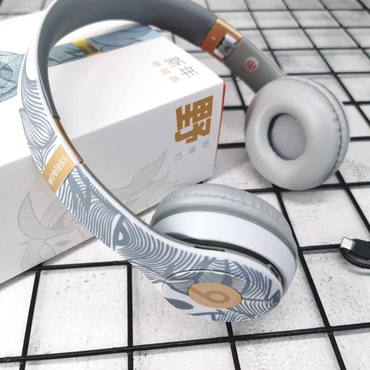 Beats Solo³ Wireless Edição Especial de Ano Novo Fones supra-aureares 5