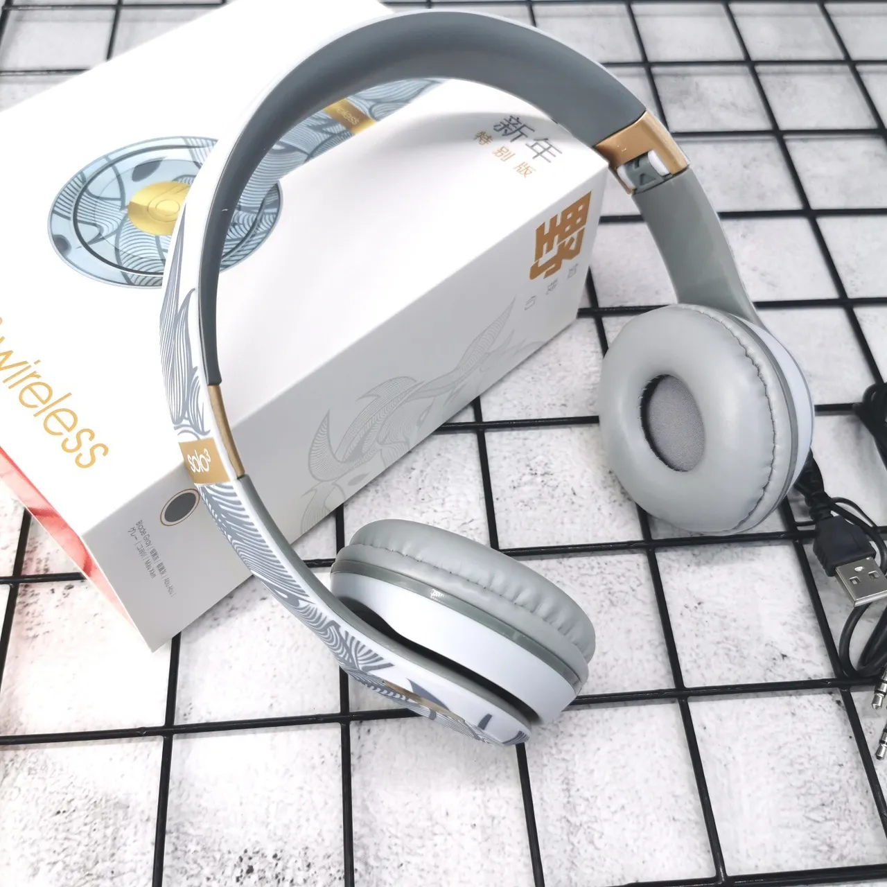 Beats Solo³ Wireless Edição Especial de Ano Novo Fones supra-aureares 7