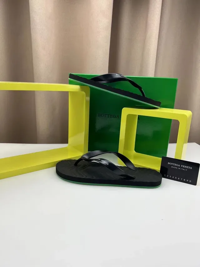 Bottega Veneta Noir Vert Minimaliste Thong Semelle Chevron Texturée 3