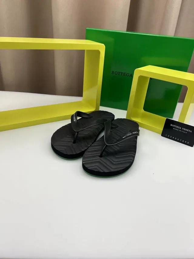 Bottega Veneta Noir Vert Minimaliste Thong Semelle Chevron Texturée 6