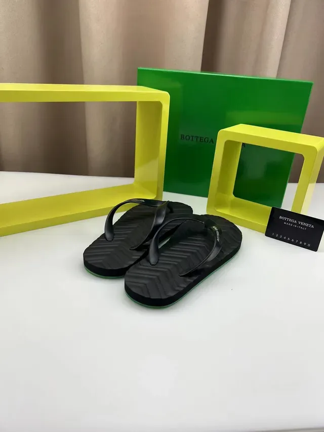 Bottega Veneta Noir Vert Minimaliste Thong Semelle Chevron Texturée 8
