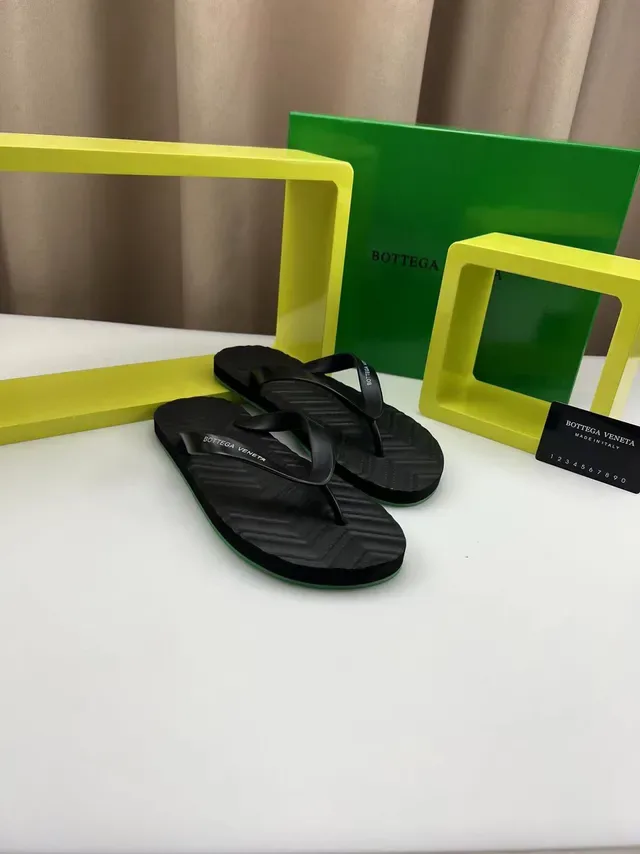 Bottega Veneta Noir Vert Minimaliste Thong Semelle Chevron Texturée 9