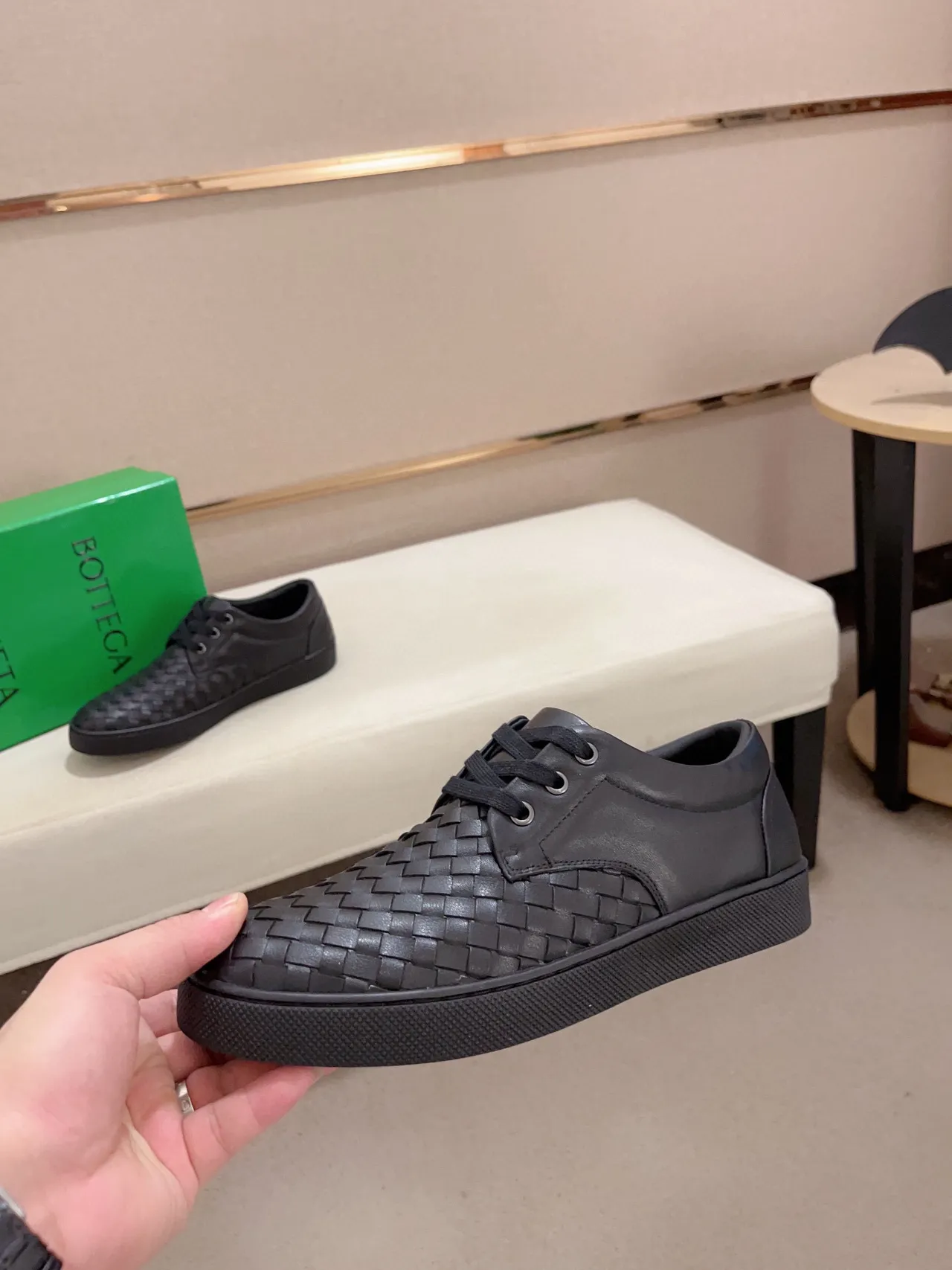 Bottega Veneta Mocassin de Cuir Noir Intrecciato à Lacets Low-Top 3