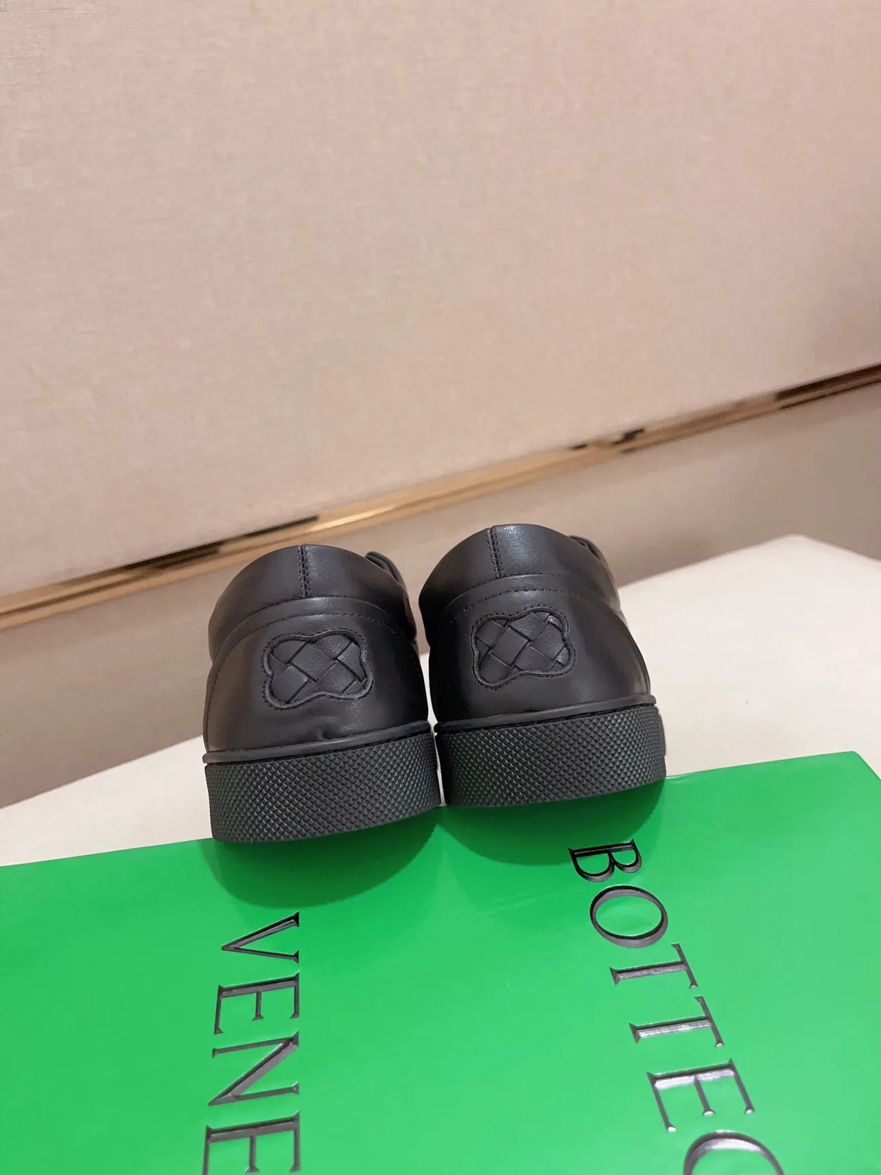 Bottega Veneta Mocassin de Cuir Noir Intrecciato à Lacets Low-Top 7