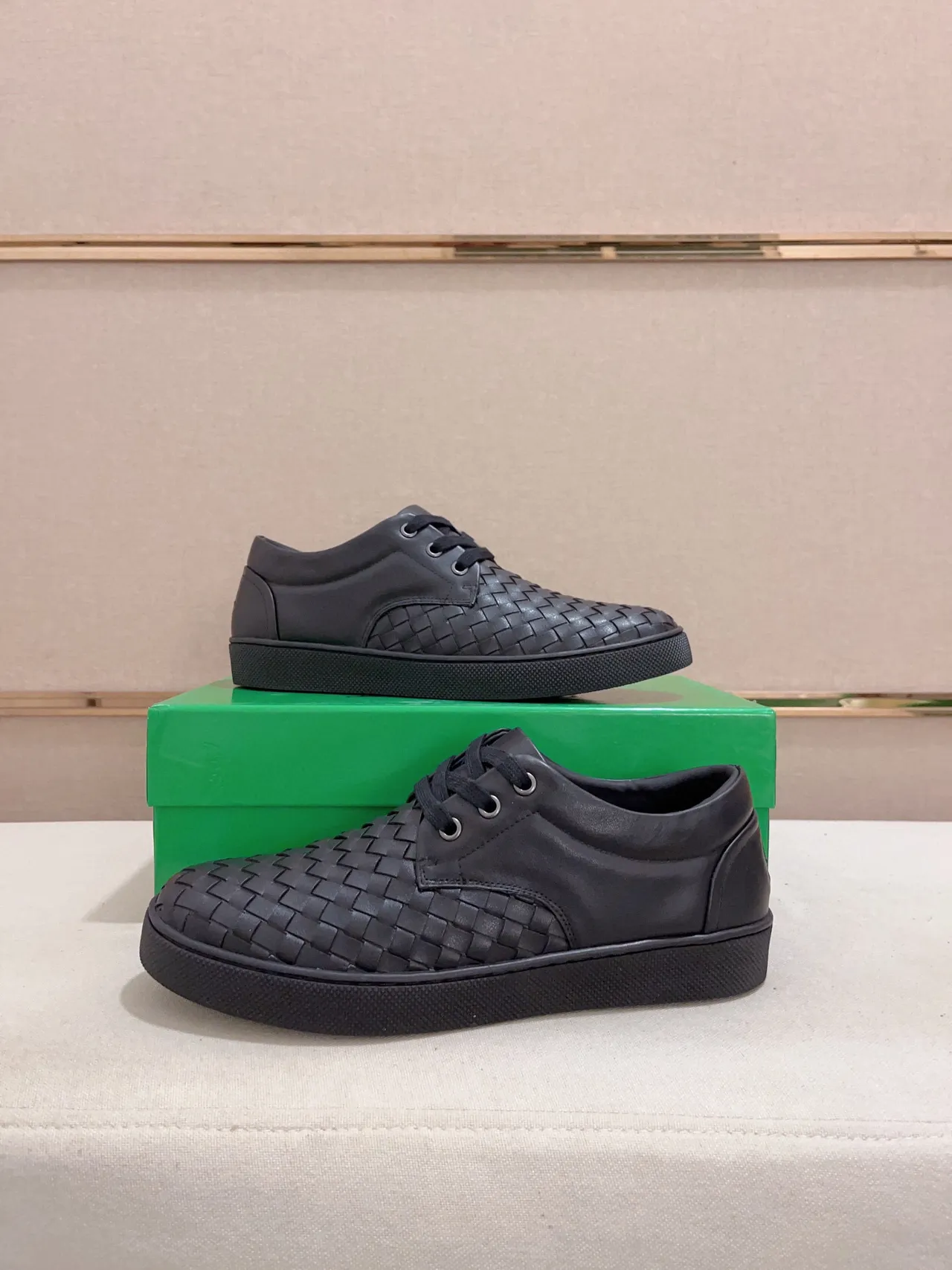 Bottega Veneta Mocassin de Cuir Noir Intrecciato à Lacets Low-Top 9