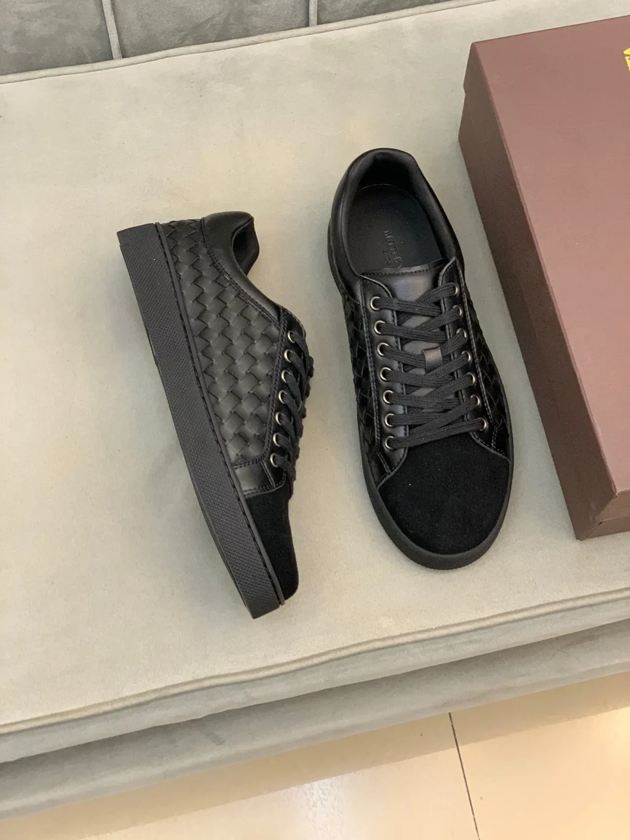 Bottega Veneta Cassette Noir Intrecciato Cuir Tressé Style de Vie Sneakers 8