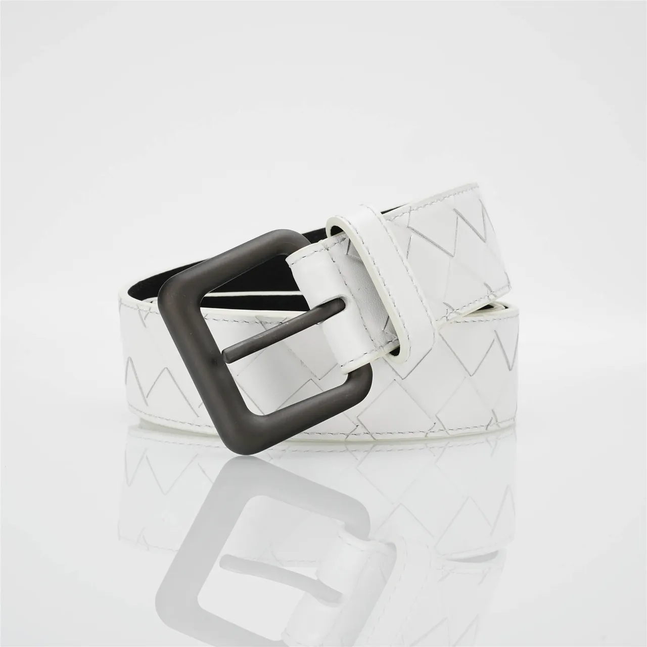 Bottega Veneta Cassette Intrecciato Ceinture en cuir blanc 4