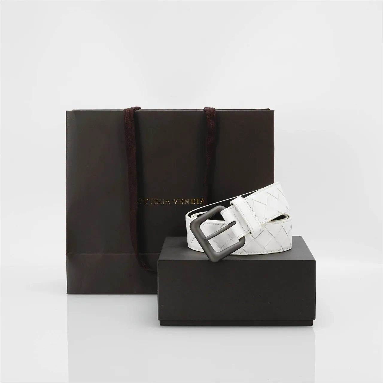 Bottega Veneta Cassette Intrecciato Ceinture en cuir blanc 5