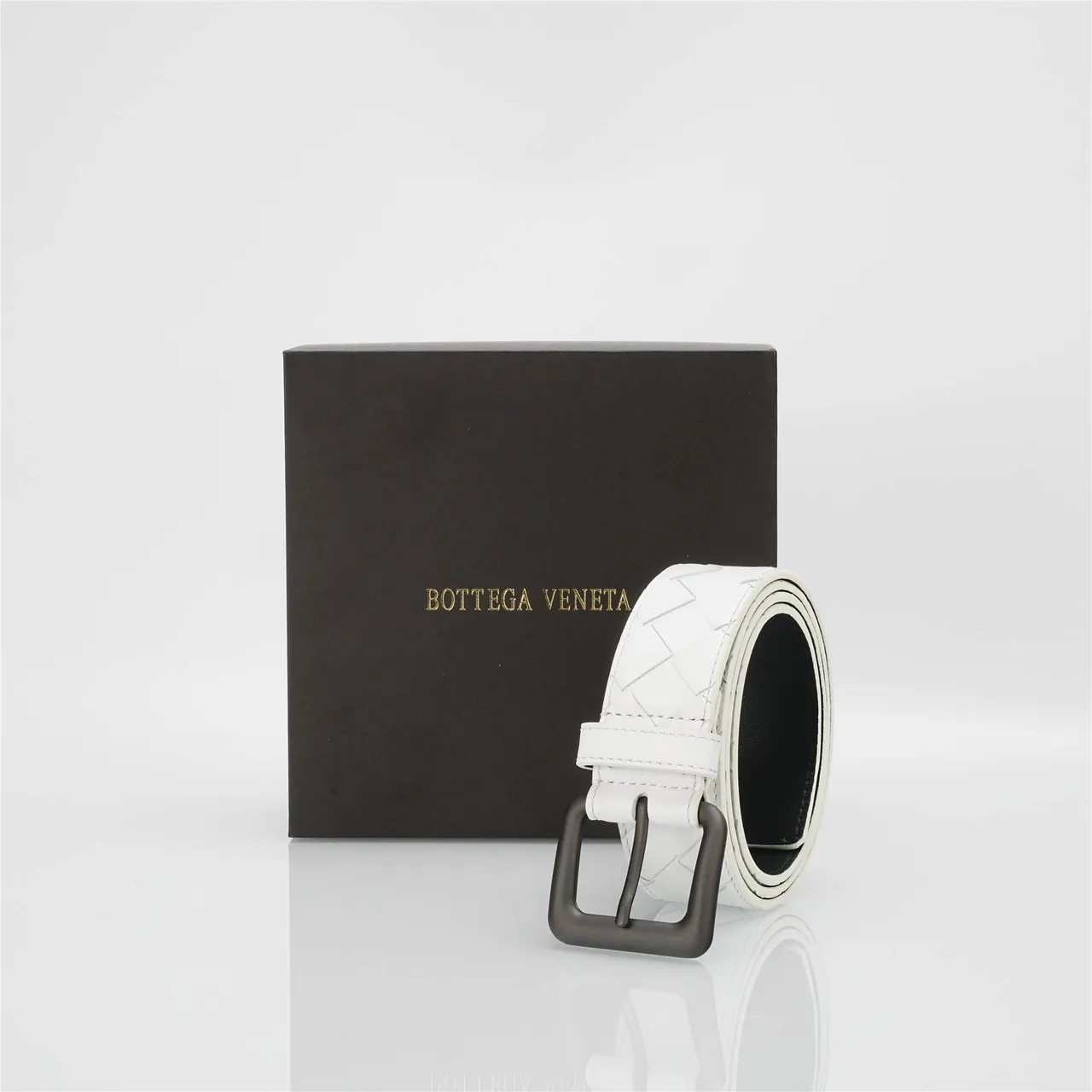 Bottega Veneta Cassette Intrecciato Ceinture en cuir blanc 6