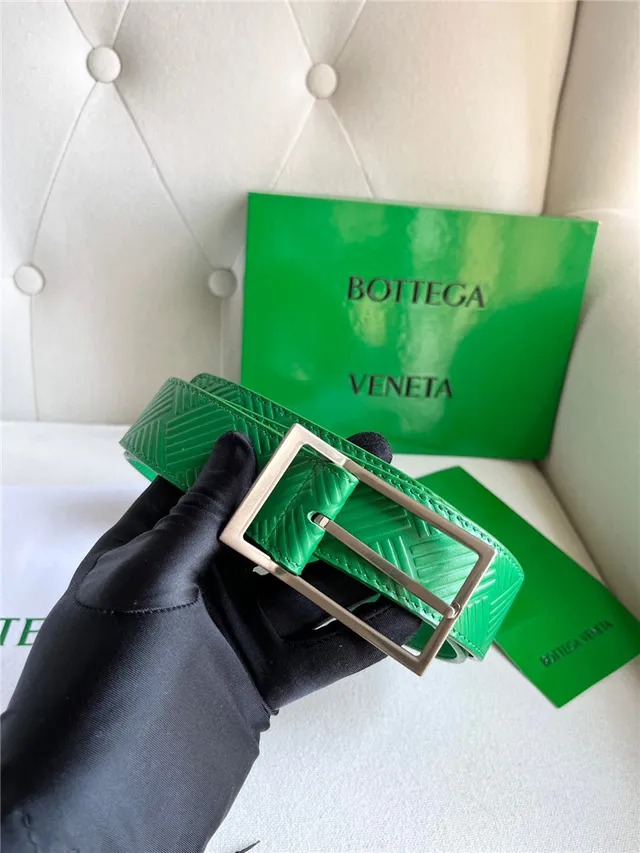Bottega Veneta Cinto de couro verde prata com padrão geométrico embossado Intrecciato fivela retangular 11