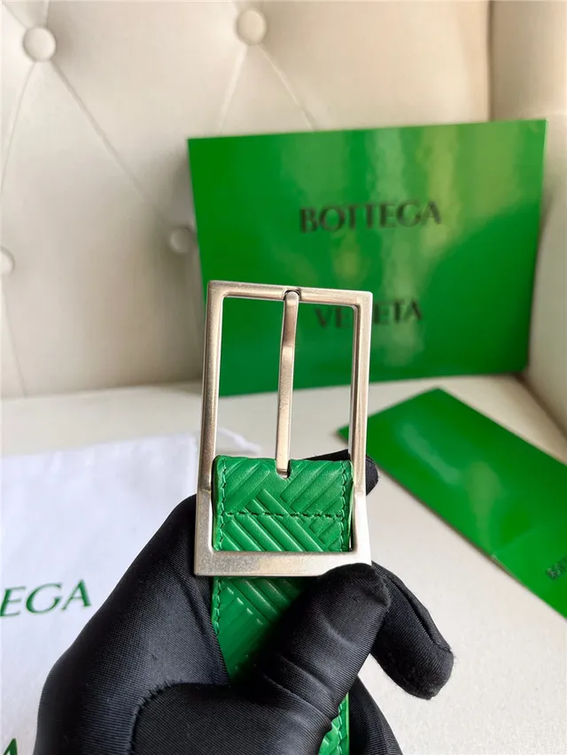 Bottega Veneta Cinto de couro verde prata com padrão geométrico embossado Intrecciato fivela retangular 12